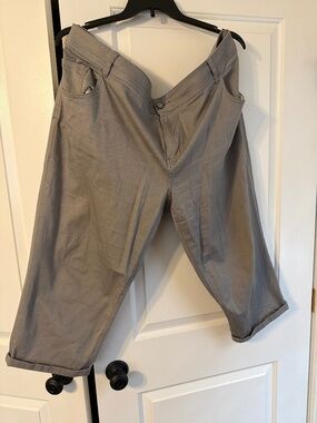 Plus size Gray Capri Pants
